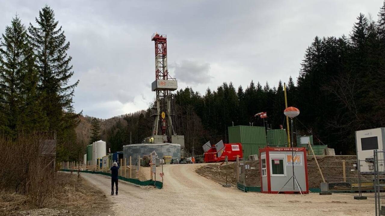 Seit wenigen Wochen bohrt ADX Energy im Jaidhaustal in Molln nach Erdgas. Ende des Jahres könnte es in Straßwalchen so weit sein. Seit wenigen Wochen bohrt ADX Energy im Jaidhaustal in Molln nach Erdgas. Ende des Jahres könnte es in Straßwalchen so weit sein.
