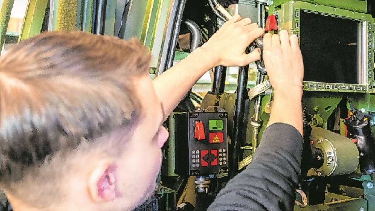 Bei seiner Arbeit beweist Benjamin Cimr Fingerspitzengefühl.  