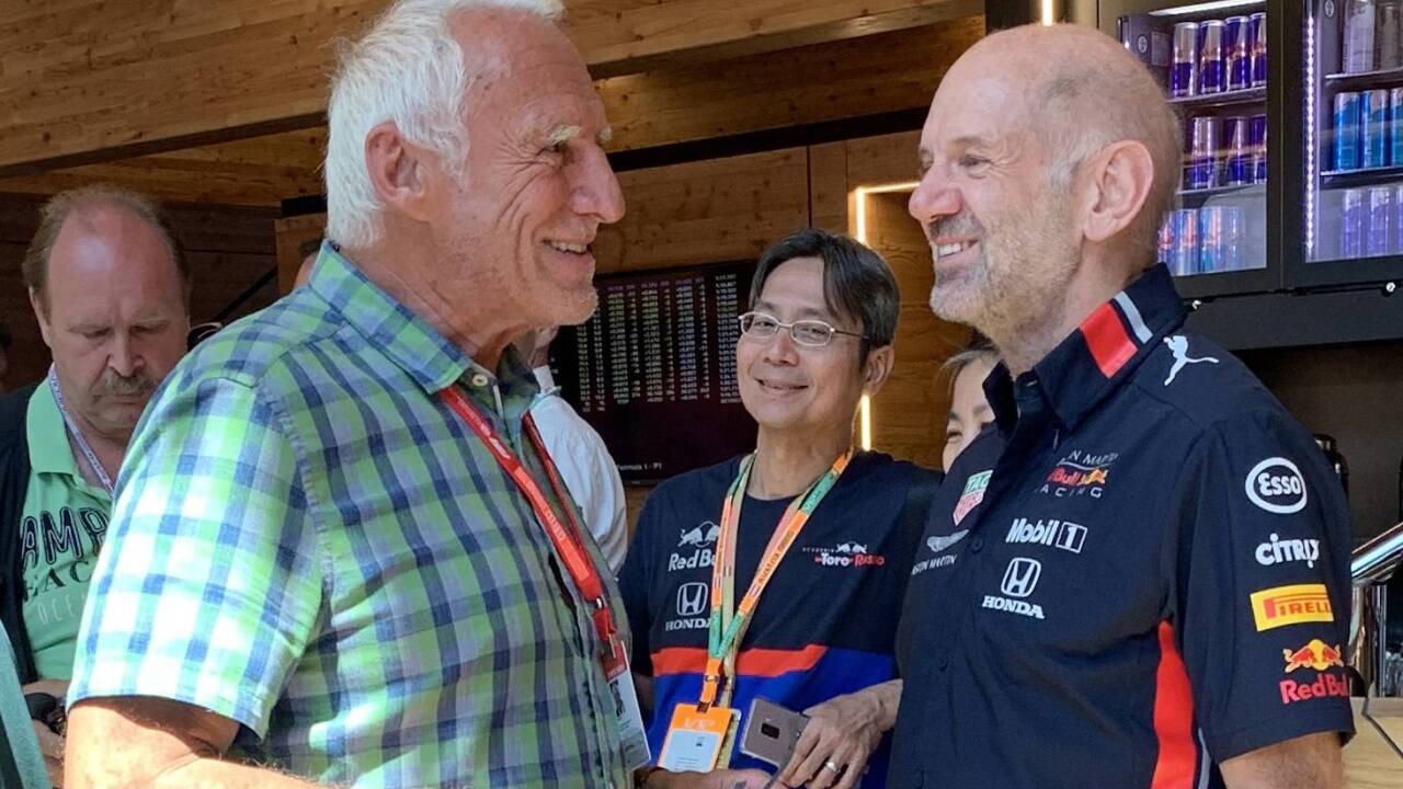 Da war die Welt noch in Ordnung: Adrian Newey (rechts) im Jahr 2019 mit Red-Bull-Gründer Didi Mateschitz, der im Oktober 2022 verstarb.  