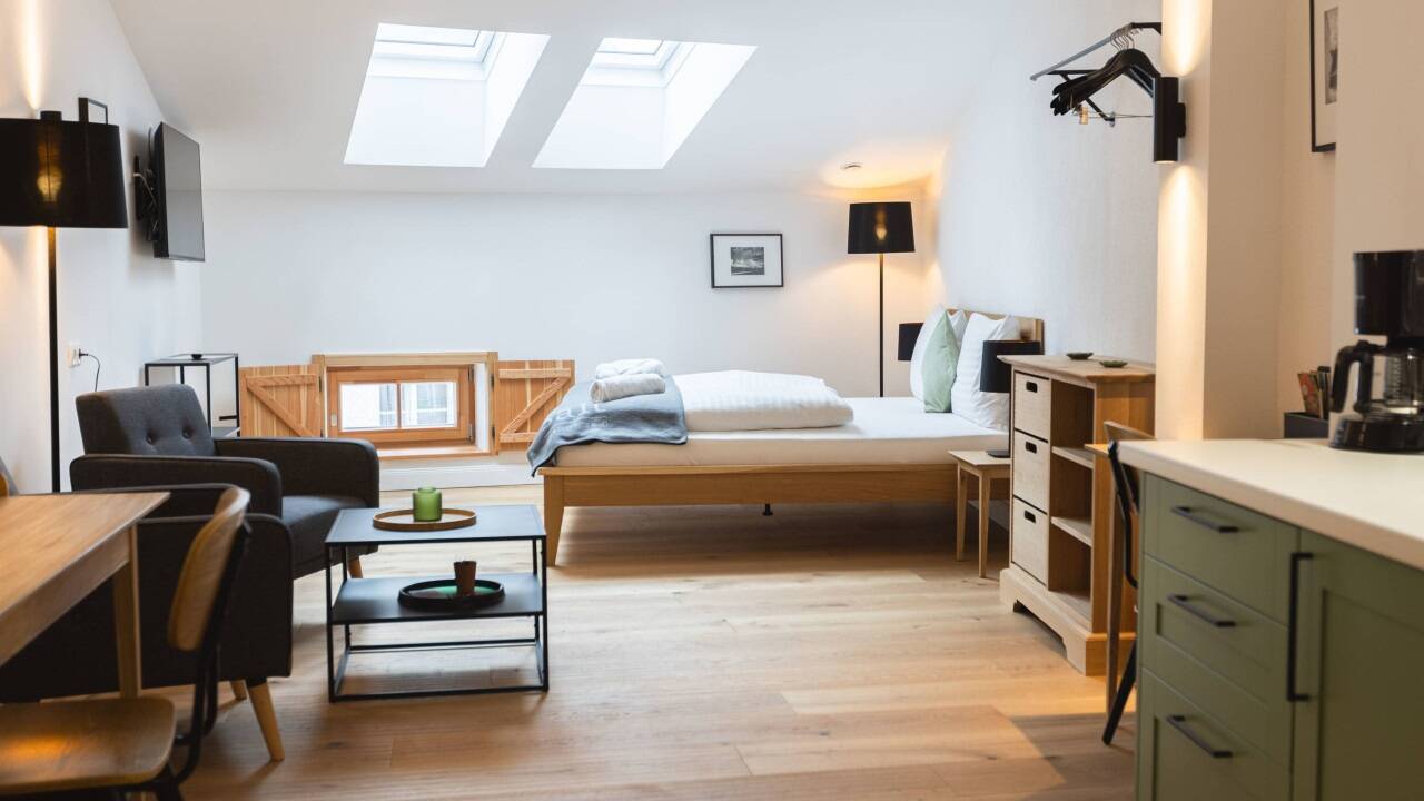 Aus dem fast abbruchreifen Haus ist ein modernes Schmuckstück geworden. Aus dem fast abbruchreifen Haus ist ein modernes Schmuckstück geworden.