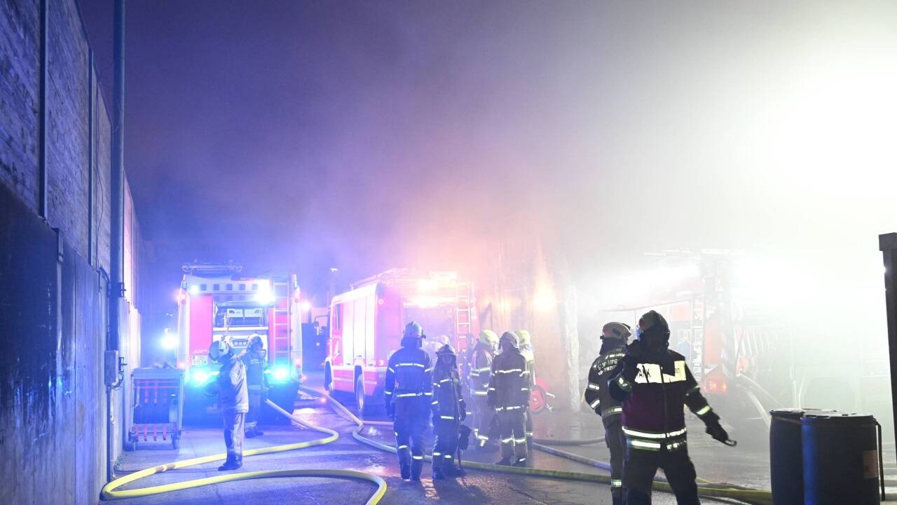 Brand in Entsorgungsbetrieb Höller in St. Johann. 