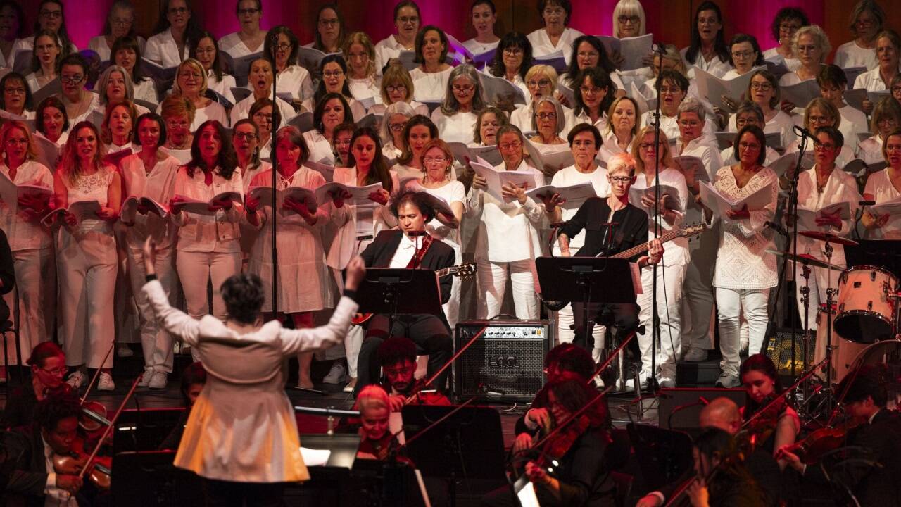 Bilder zum „Symphonic Tribute to Queen“ der Philharmonie Salzburg im Großen Festspielhaus. 