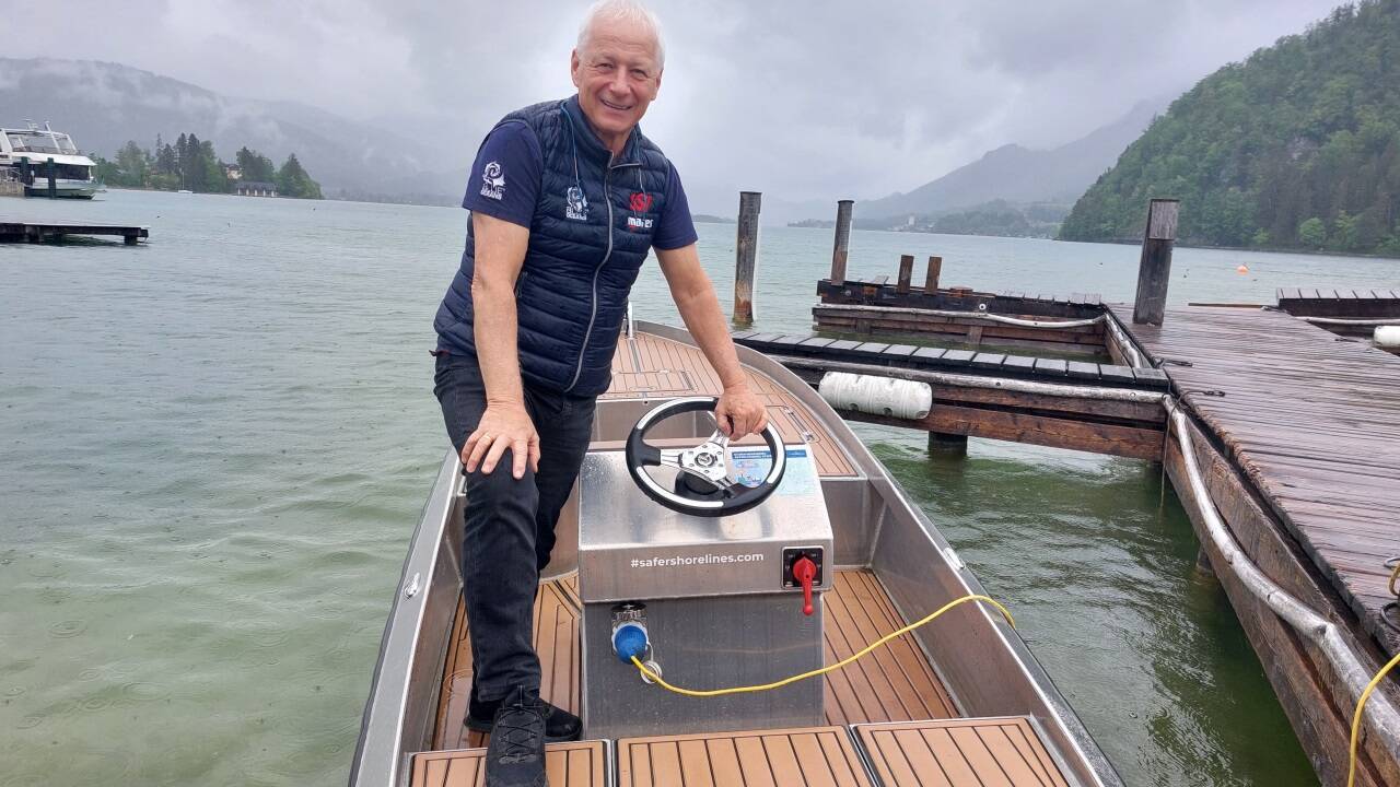 Dieter Heinz beim Bootshafen von Strobl. Er will den Wassersport am Meer und am See sicherer machen. Dieter Heinz beim Bootshafen von Strobl. Er will den Wassersport am Meer und am See sicherer machen.
