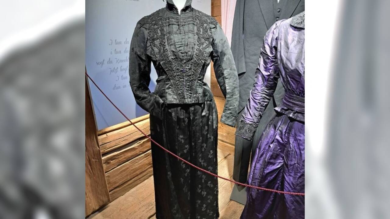 Ein Kleid im Hochzeitsmuseum: Meine Urgroßmutter hat es 1901 getragen. 