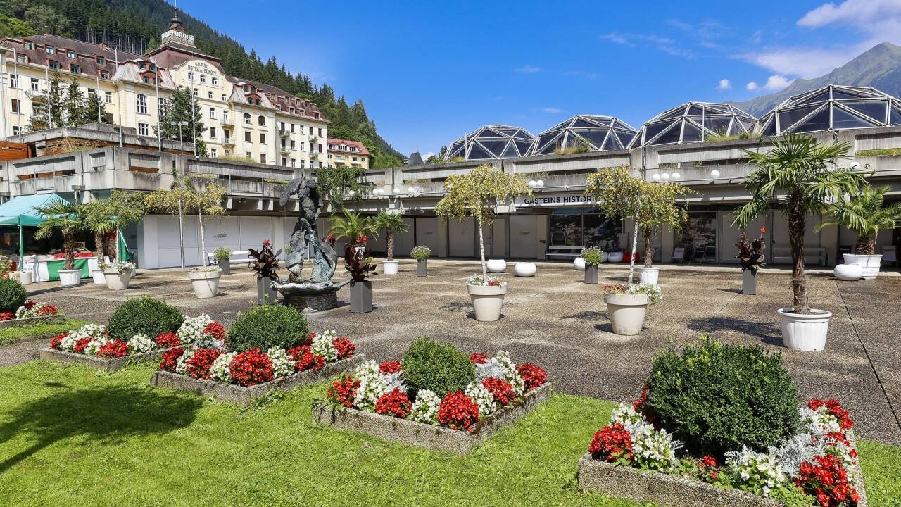 Das Kongresshaus (oder „Gasteins Historic City“) mit seinen Kuppeln soll wieder belebt werden. Das Kongresshaus (oder „Gasteins Historic City“) mit seinen Kuppeln soll wieder belebt werden.