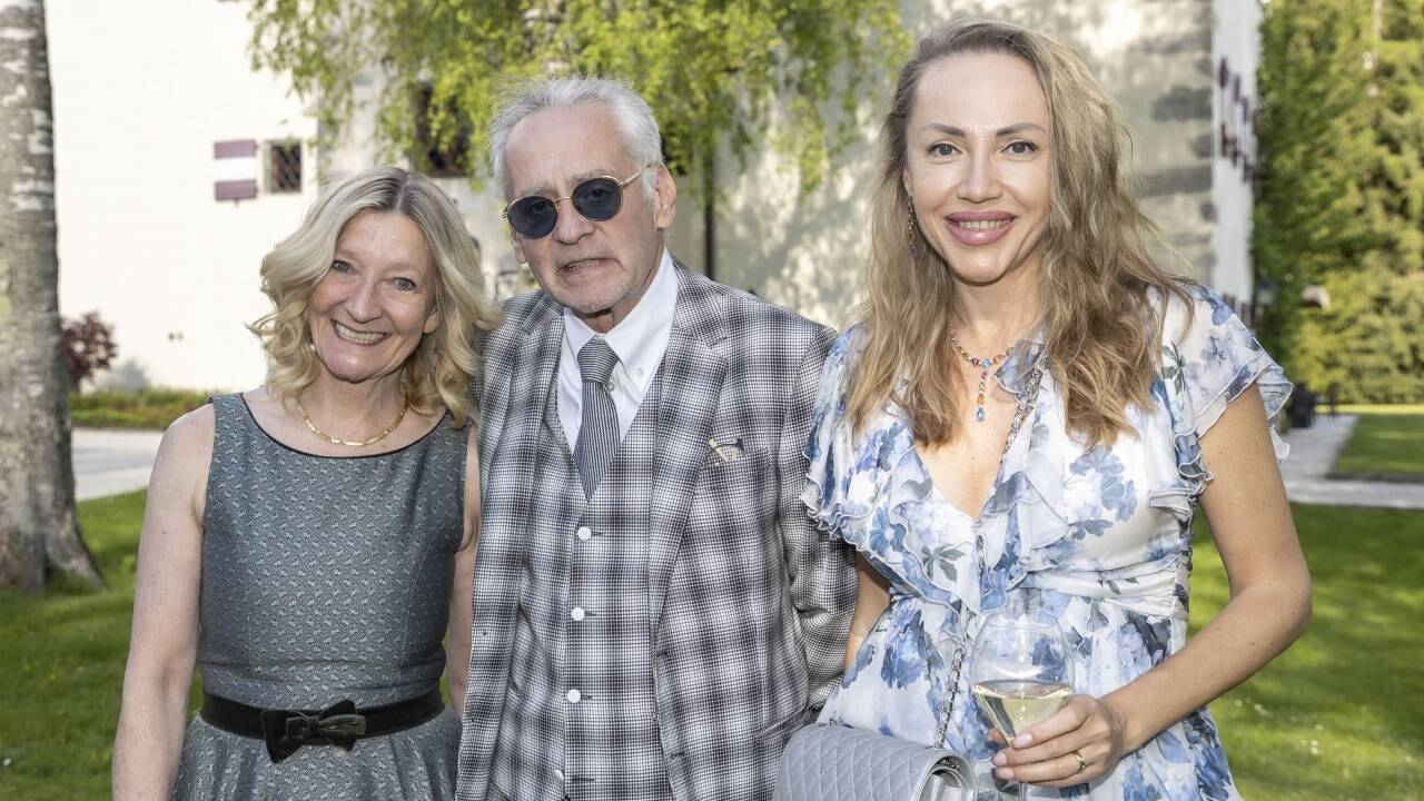 Anette Mayer mit Christian & Ekaterina Mucha (Mucha Verlag). 