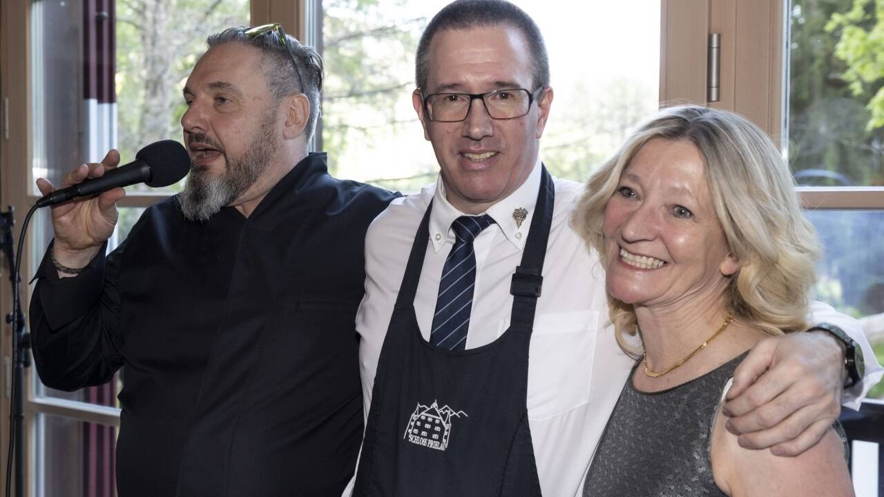 Andreas und Anette Mayer mit Restaurantleiter & Sommelier Reinhard Walcher (Mitte).  