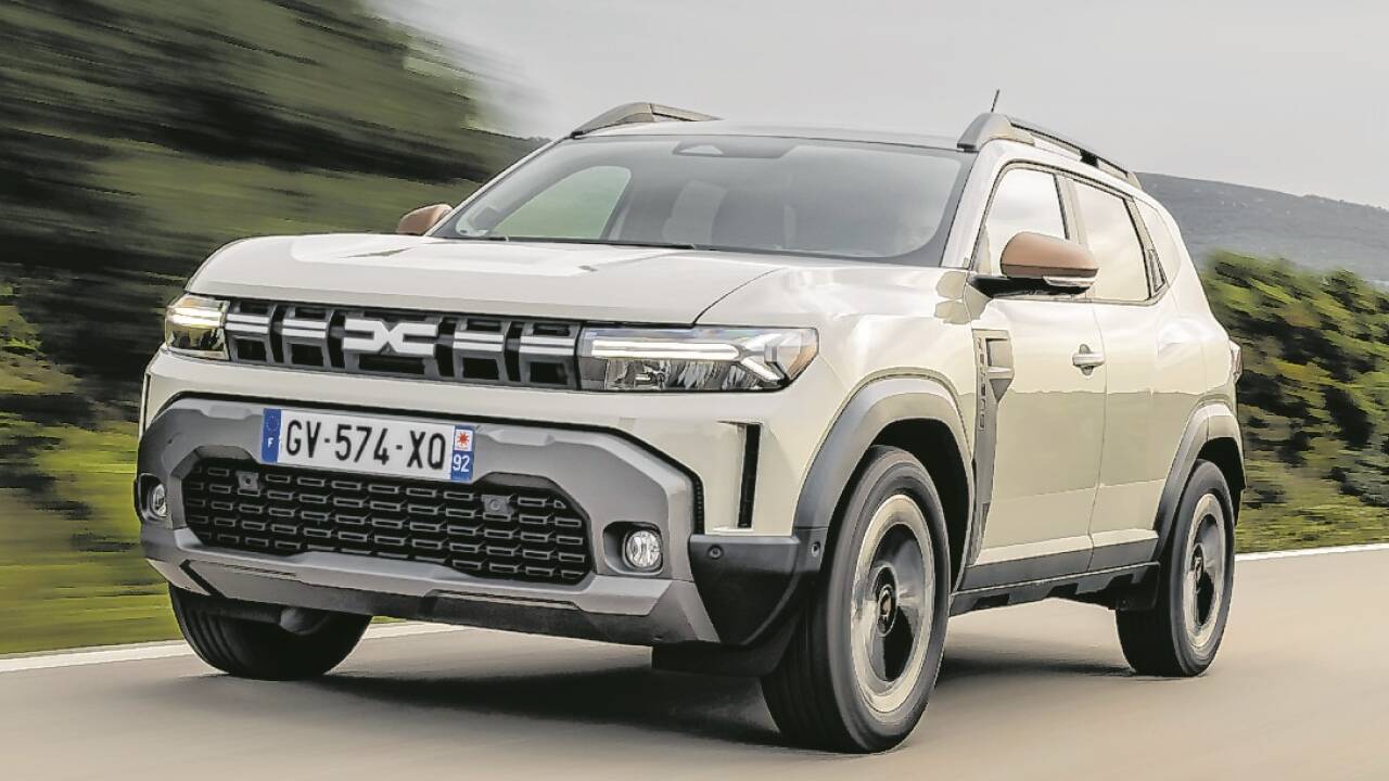 Die neue Front erinnert ein wenig an Jeep, die Flanken an Land Rover – wohl nicht ohne Grund, denn der Duster kann’s auch im Gelände. Die neue Front erinnert ein wenig an Jeep, die Flanken an Land Rover – wohl nicht ohne Grund, denn der Duster kann’s auch im Gelände.