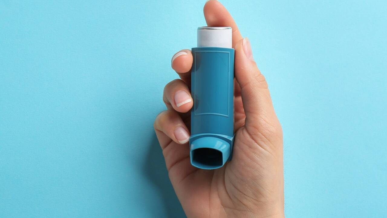 Derzeit sind kortionshaltige Sprays für die meisten Asthmatiker die typische Therapie. Dank neuer Therapien sollten schwere Asthmatiker aber auf Kortion in Tablettenform verzichten können, sagen Fachleute.  