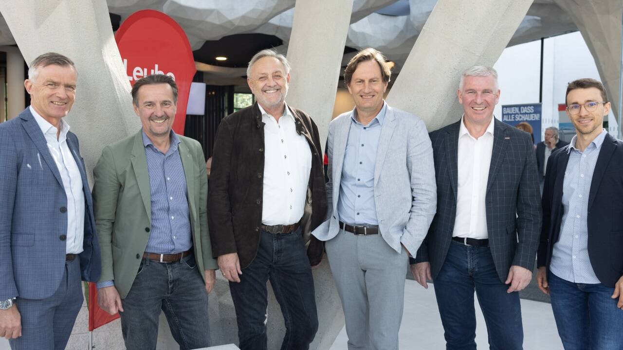 Von links nach rechts: Mag. Heimo Berger, LR Mag. (FH) Martin Zauner, BM Ing. Peter Dertnig, DI Sebastian Spaun, ppa. Norbert Schaumburger und BM DI DI Dr. Simon Handler 