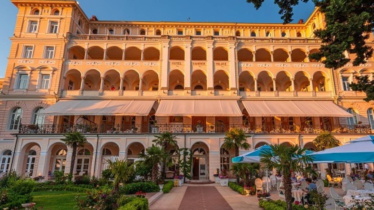 Das Kvarner Palace ist ein K+K-Hotel und wurde im Jahr 1896 erbaut. Es gehört seit zehn Jahren dem Zeller Hotelier Wilfried Holleis. 