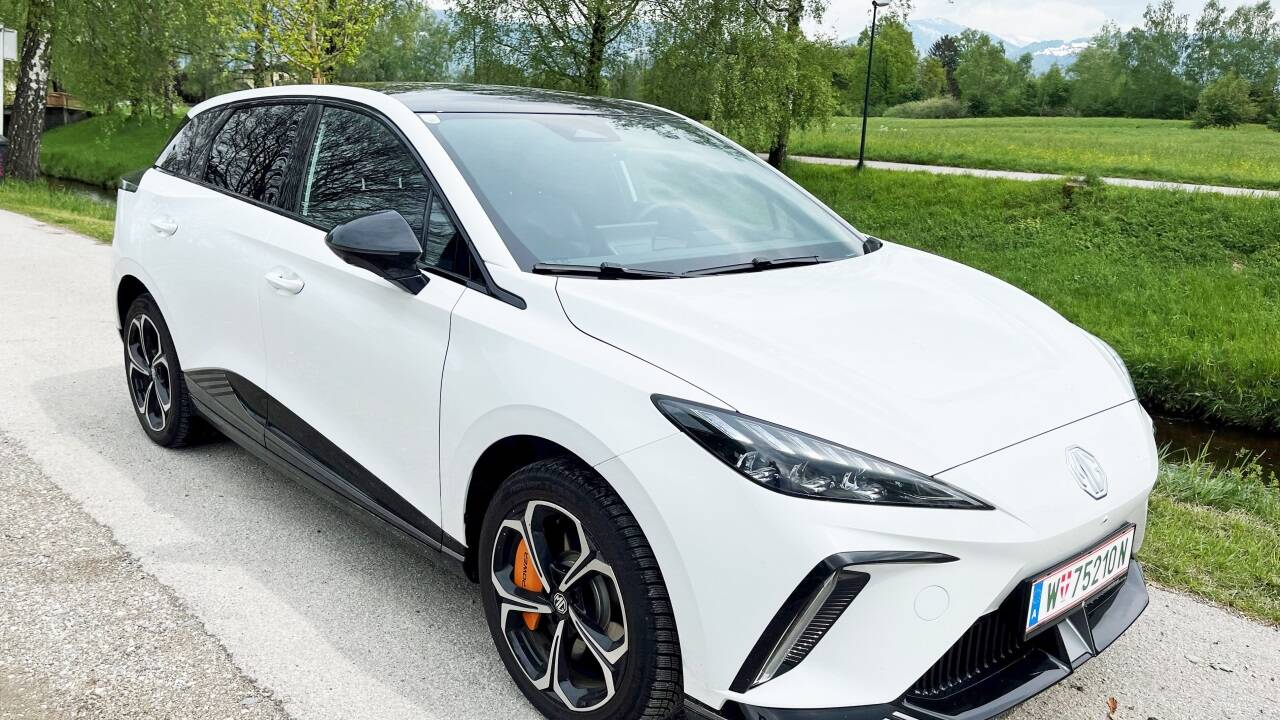 Von vorne sieht man dem 435-PS-MG seine Power nicht an. 