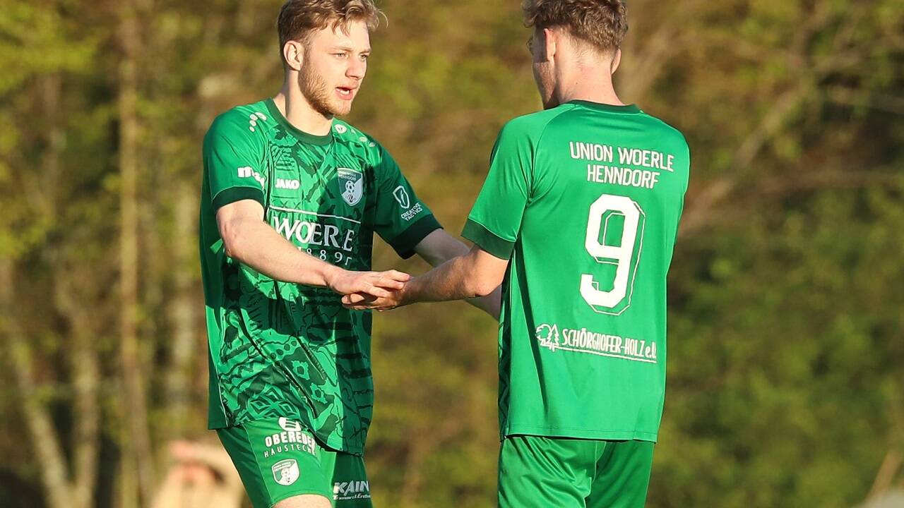 Laurin Pichler (links) unterlag seinem Ex-Club Straßwalchen.  Laurin Pichler (links) unterlag seinem Ex-Club Straßwalchen.