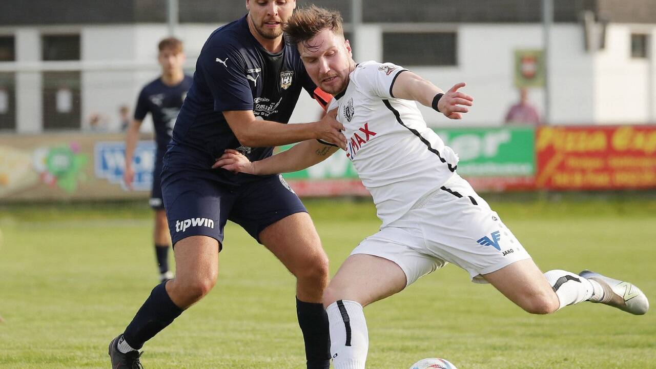 Hasan Avdic (rechts) wechselt nach Bürmoos.  Hasan Avdic (rechts) wechselt nach Bürmoos.