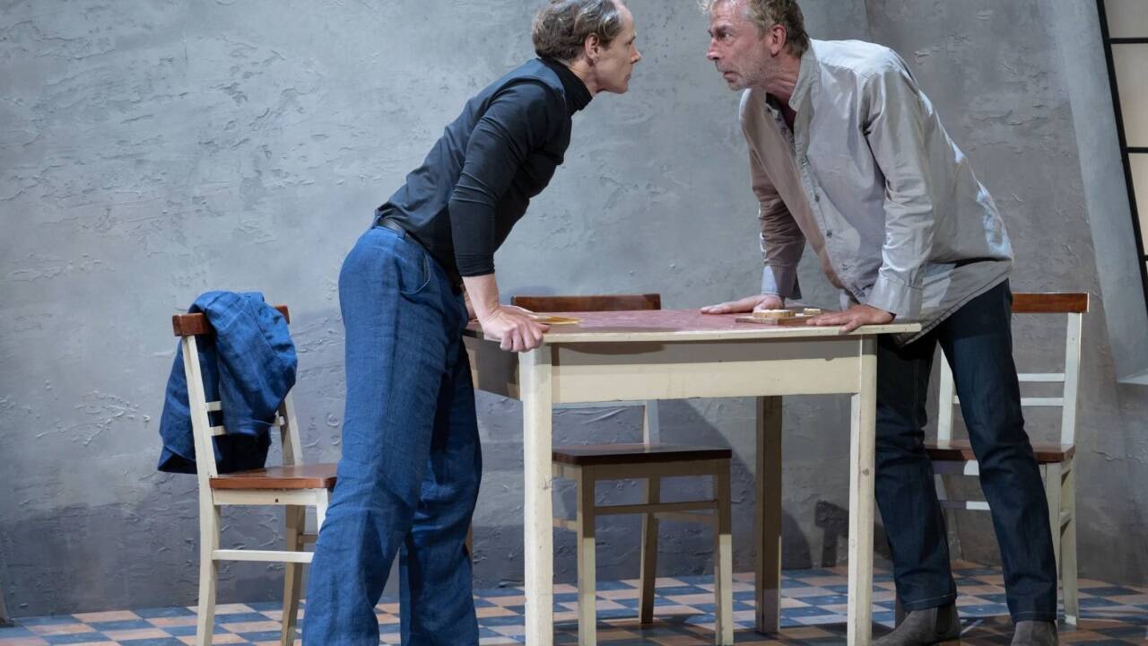 Theo Helm und Jens Ole Schmieder in „Die Wildente“.  