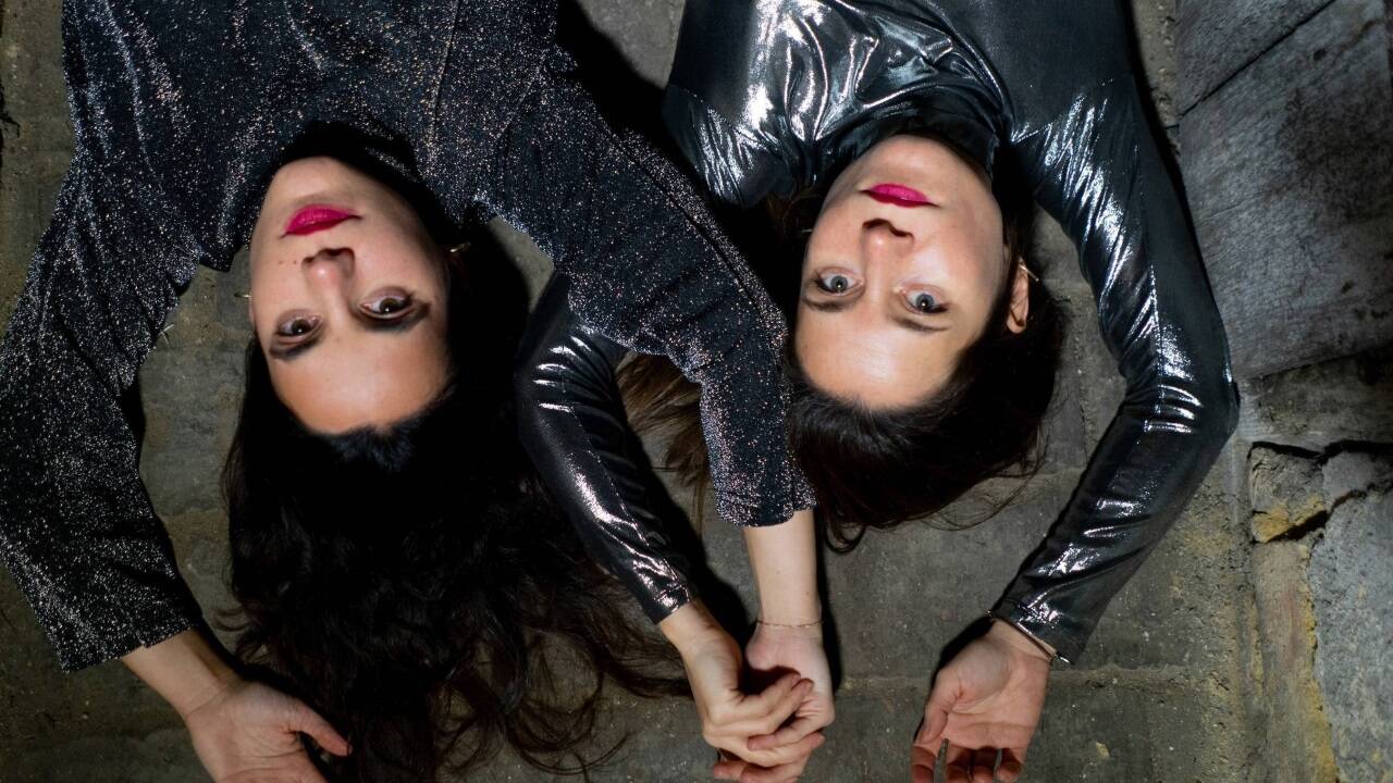 Laura und Hannah Breitfuß treten mit ihrer Band Cousines Like Shit auf – diesen Samstag auch in Hallein.  Laura und Hannah Breitfuß treten mit ihrer Band Cousines Like Shit auf – diesen Samstag auch in Hallein.