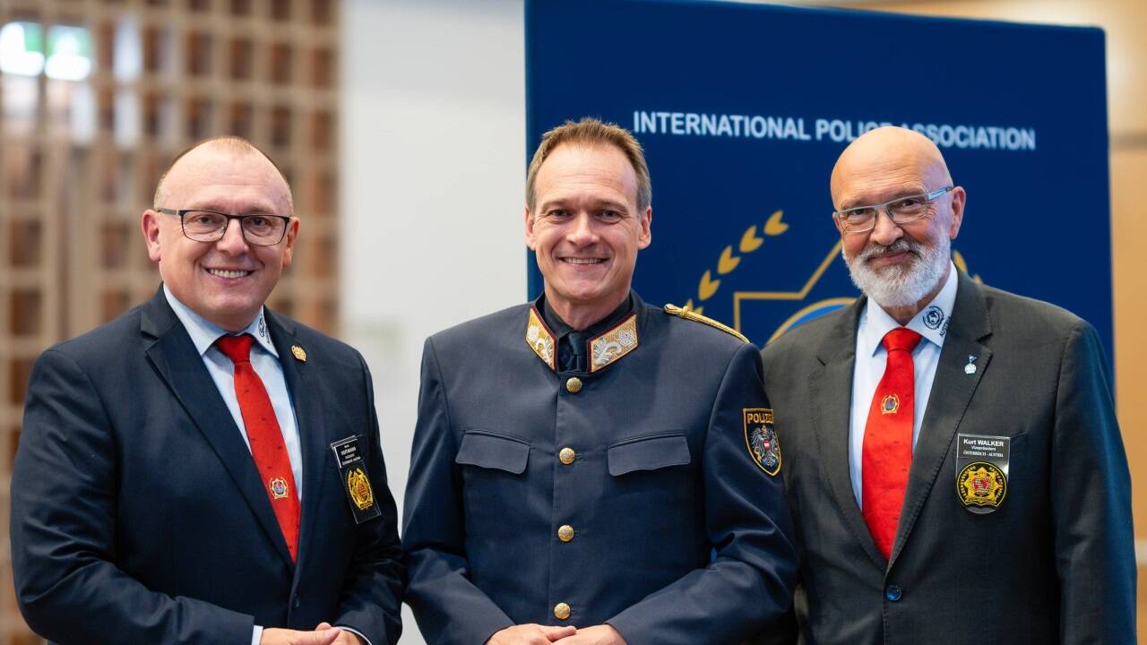 Treffen in Salzburg: Martin Hoffmann (IPA Präsident Österreich), Landespolizeidirektor Bernhard Rausch und Kurt Walker, IPA Obmann Salzburg. 