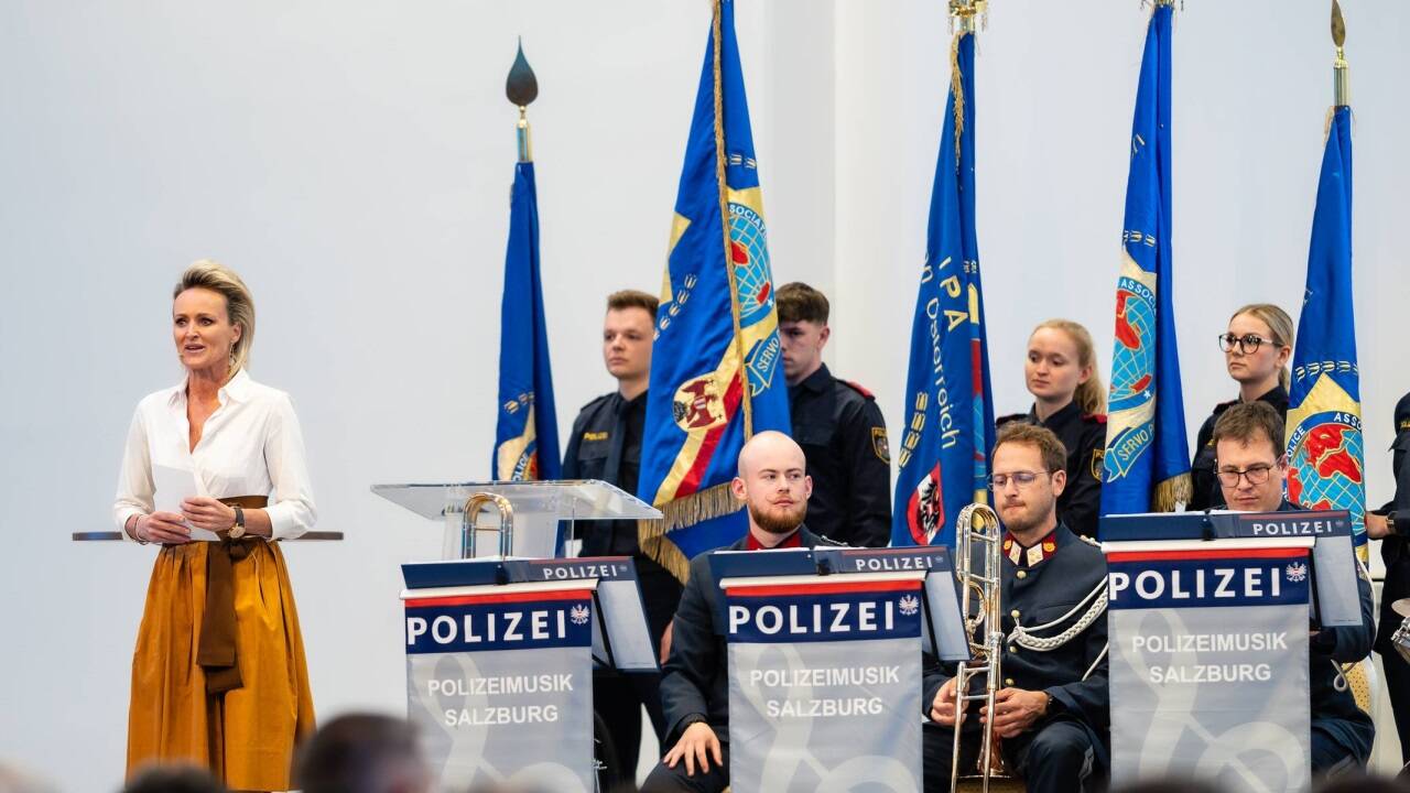 Moderatorin Alexandra Meissnitzer führte quasi als (Ex)-Kollegin durch den Abend – sie absolvierte nämlich einst die Gendarmerie-Ausbildung. 