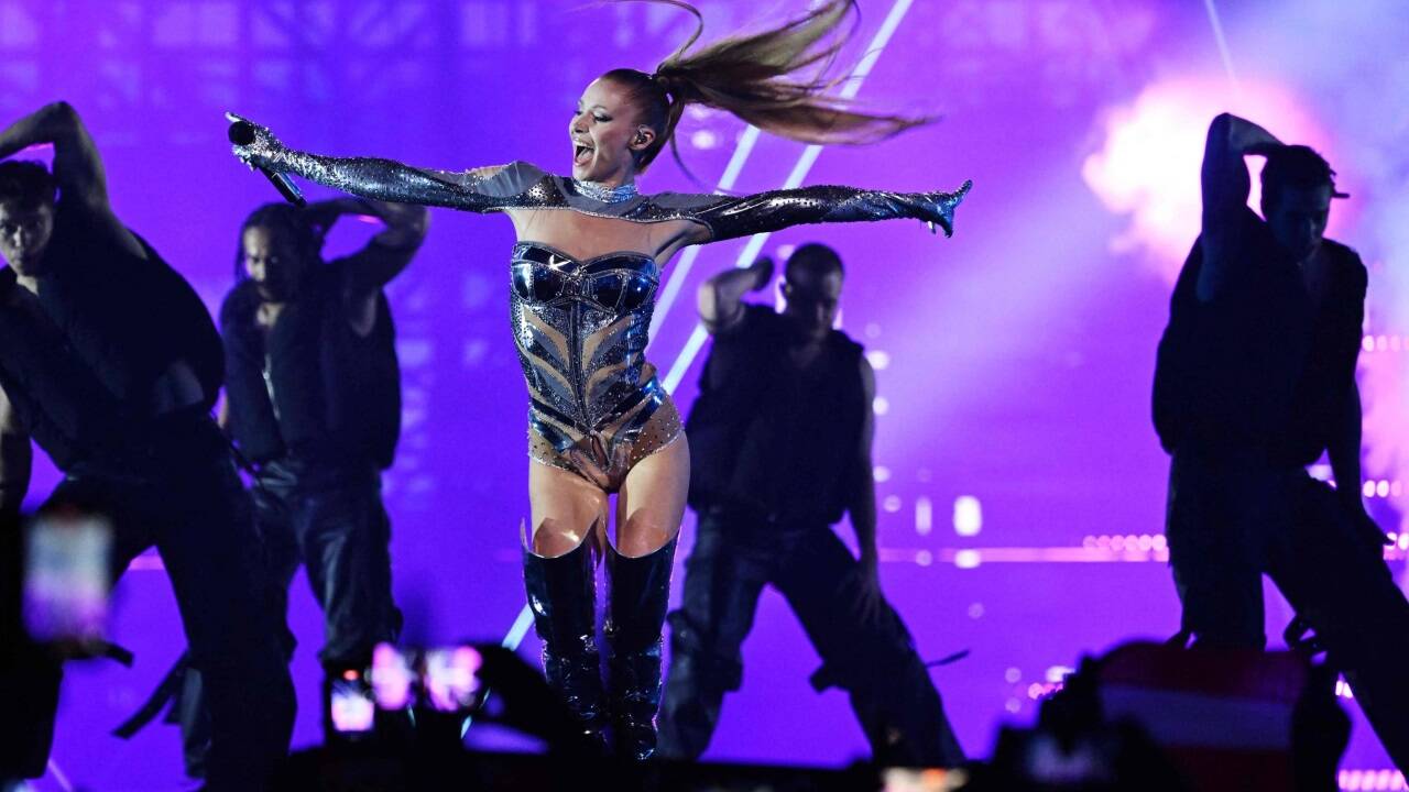 Für Österreich ist Kaleen angetreten.  Für Österreich ist Kaleen angetreten.