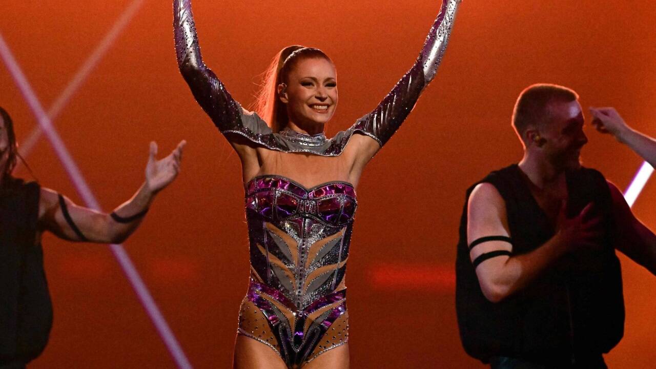 Für Österreich ist Kaleen angetreten.  Für Österreich ist Kaleen angetreten.