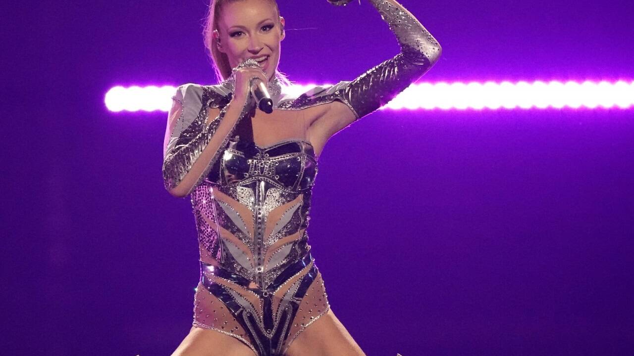 Für Österreich ist Kaleen angetreten.  Für Österreich ist Kaleen angetreten.