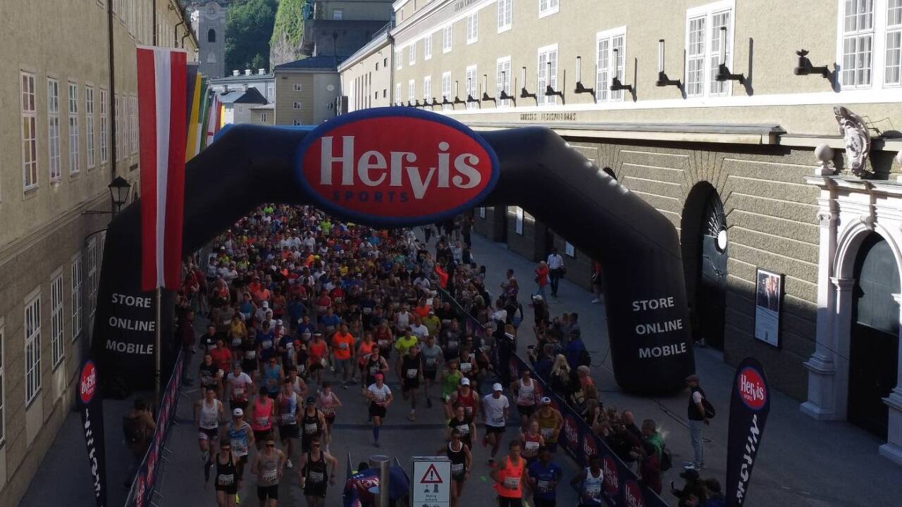 In der Hofstallgasse starteten die rund 3000 Teilnehmenden am 10-Kilometer-Lauf.  