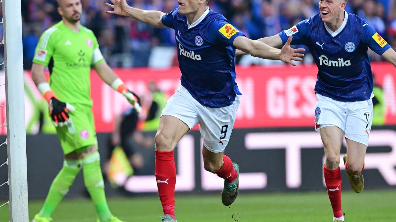 Der Salzburger Benedikt Pichler jubelt mit Kiel über den Aufstieg in die deutsche Bundesliga.   Der Salzburger Benedikt Pichler jubelt mit Kiel über den Aufstieg in die deutsche Bundesliga.