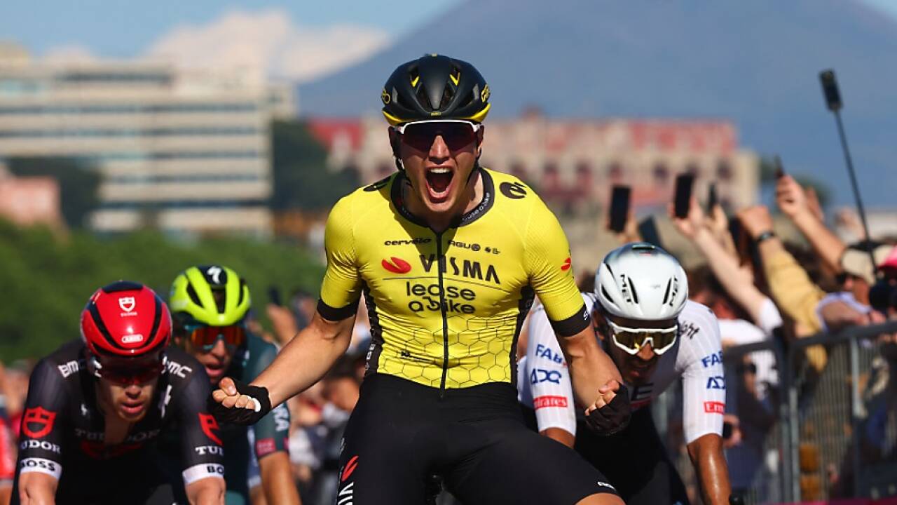 Olav Kooij jubelt über ersten Giro-Etappensieg 