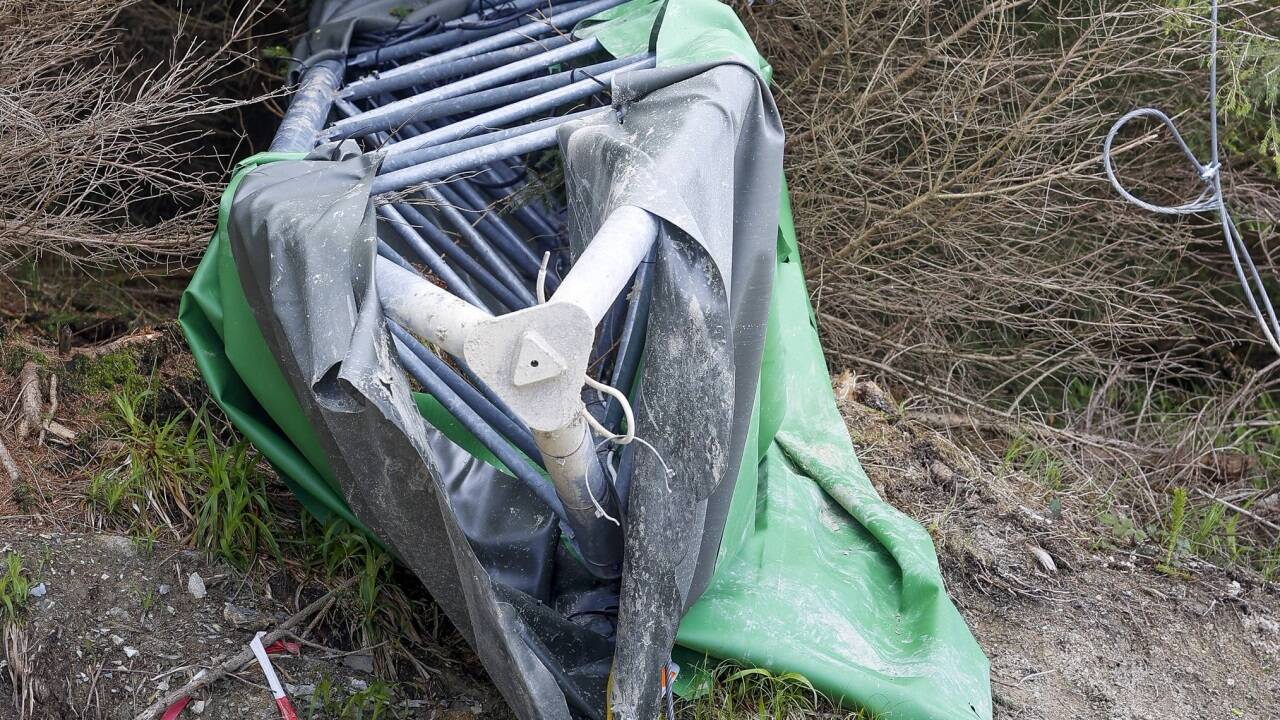 Der umgestürzte Mast – Experten prüfen, ob die Messeinrichtung repariert werden kann oder ersetzt werden muss. 