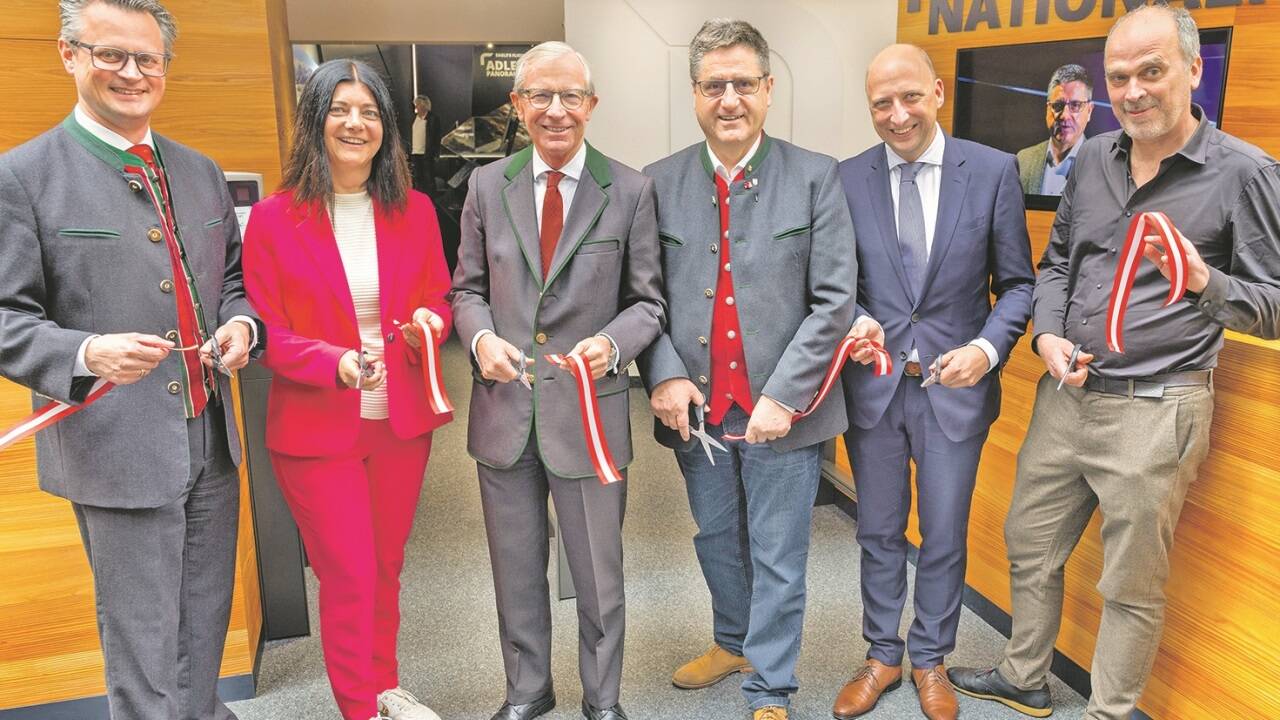 Von links: Bgm. Thomas Ellmauer, Ingrid Maier-Schöppl vom Aufsichtsrat der Ferienregion Nationalpark Hohe Tauern, Landeshauptmann Wilfried Haslauer, Michael Obermoser (Aufsichtsratsvorsitzender), Geschäftsführer Roland Rauch und Ausstellungsgestalter Andreas Zangl.  
