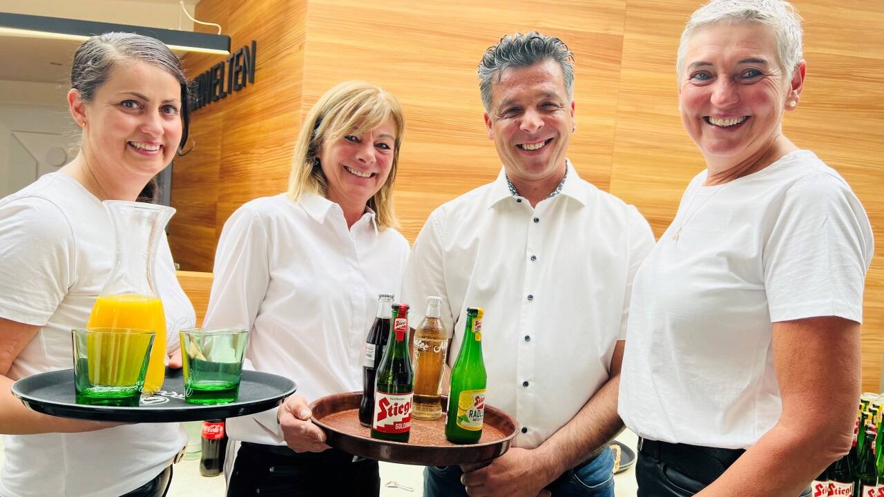 Vom Nationalparkzentrum-Restaurant „Almaa“: Reinhard Spitzlburger mit tüchtigen Helferinnen: Brigitte Hartl, Adelheid Hasenauer und Gabriele Steiner (von links). 