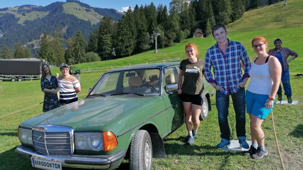 Simone (rechts) mit Schwester Bettina und Bruder Lukas beim Bergdoktortreffen. 