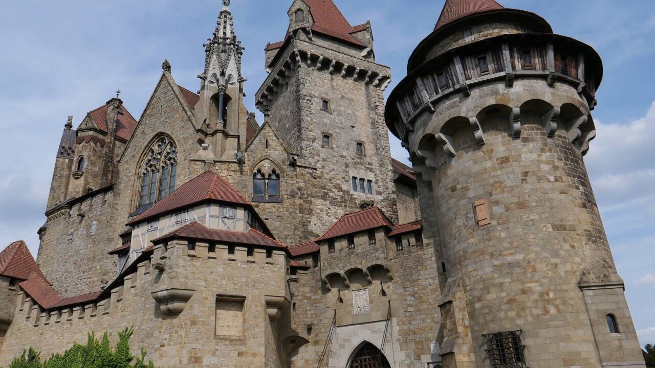 Ansichten von Burg Kreuzenstein.  