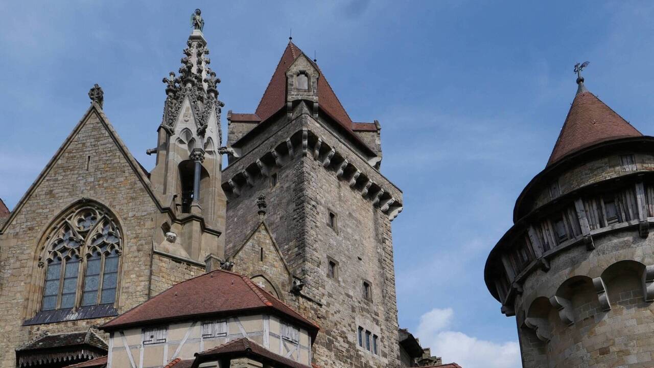 Ansichten von Burg Kreuzenstein.  