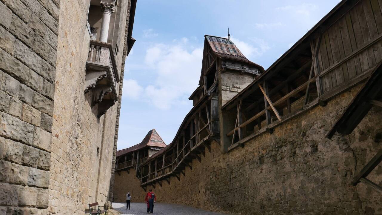 Ansichten von Burg Kreuzenstein.  