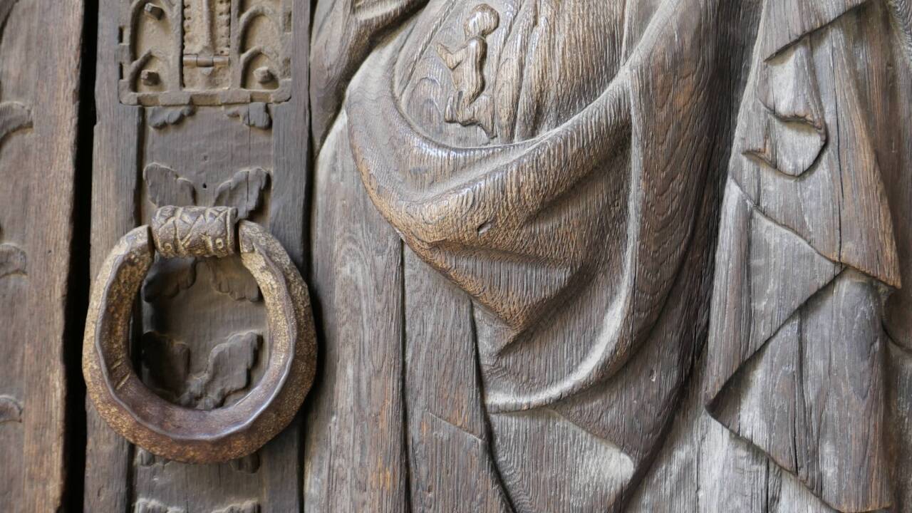 Detailbild der Kapellentür auf Kreuzenstein.  