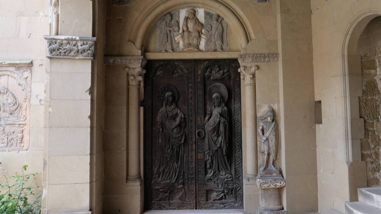 Der Eingang zur Burgkapelle.  