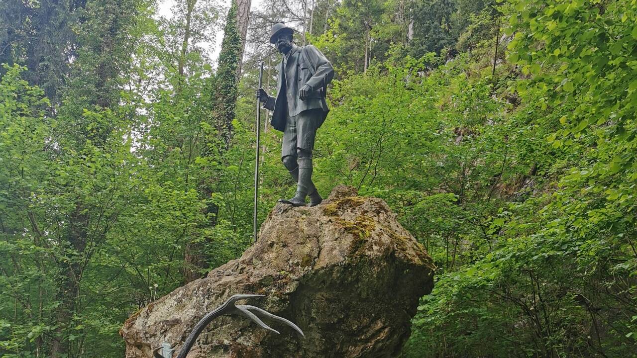 Das Kaiser-Jagdstandbild in der Kaltenbachau in Bad Ischl existiert seit 1910. Während der NS-Zeit trafen sich dort Widerstandskämpfer.  