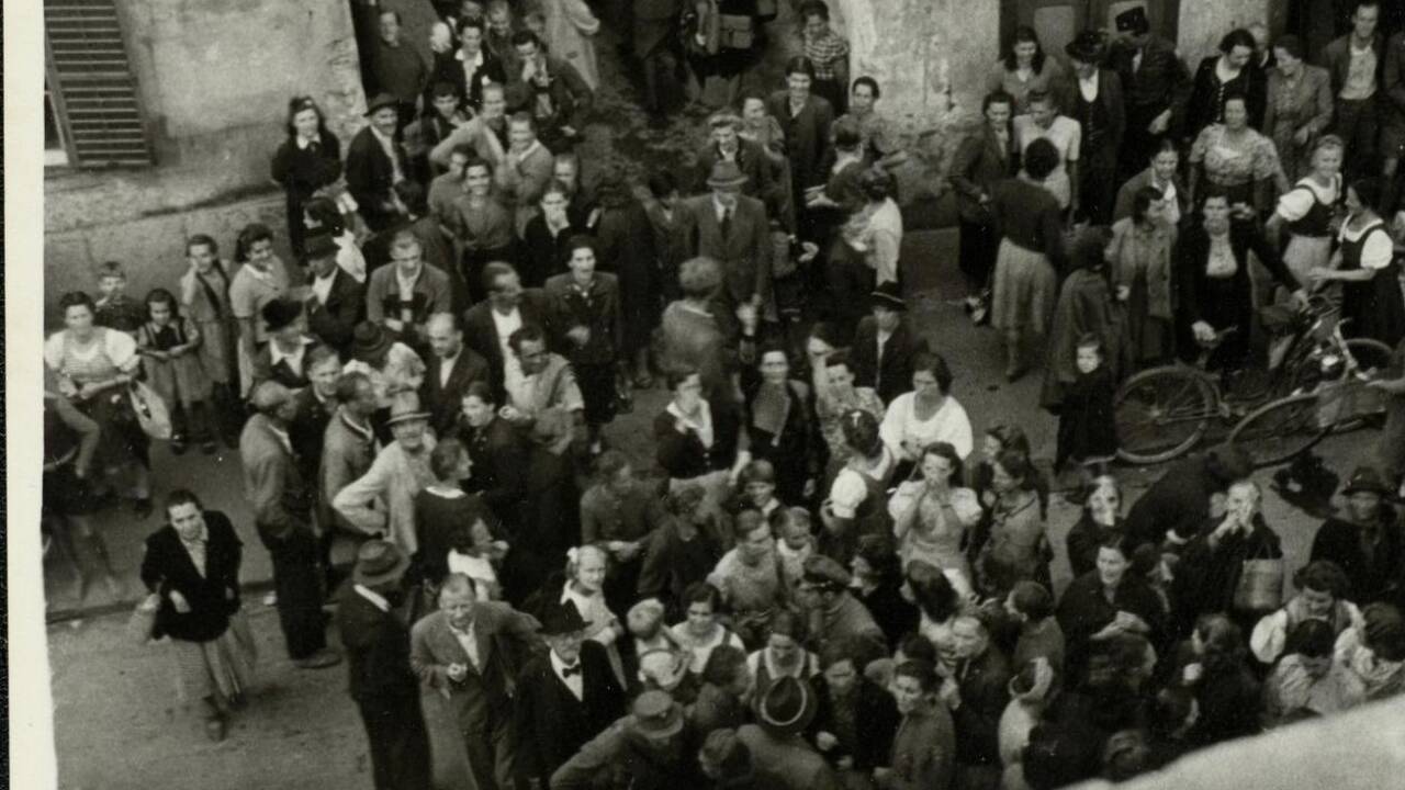 Am 20. August 1947 kam es zur sogenannten „Milchdemonstration“ in Bad Ischl. Vor dem Hotel Goldenes Kreuz kam es zu Ausschreitungen gegen Jüdinnen und Juden. 