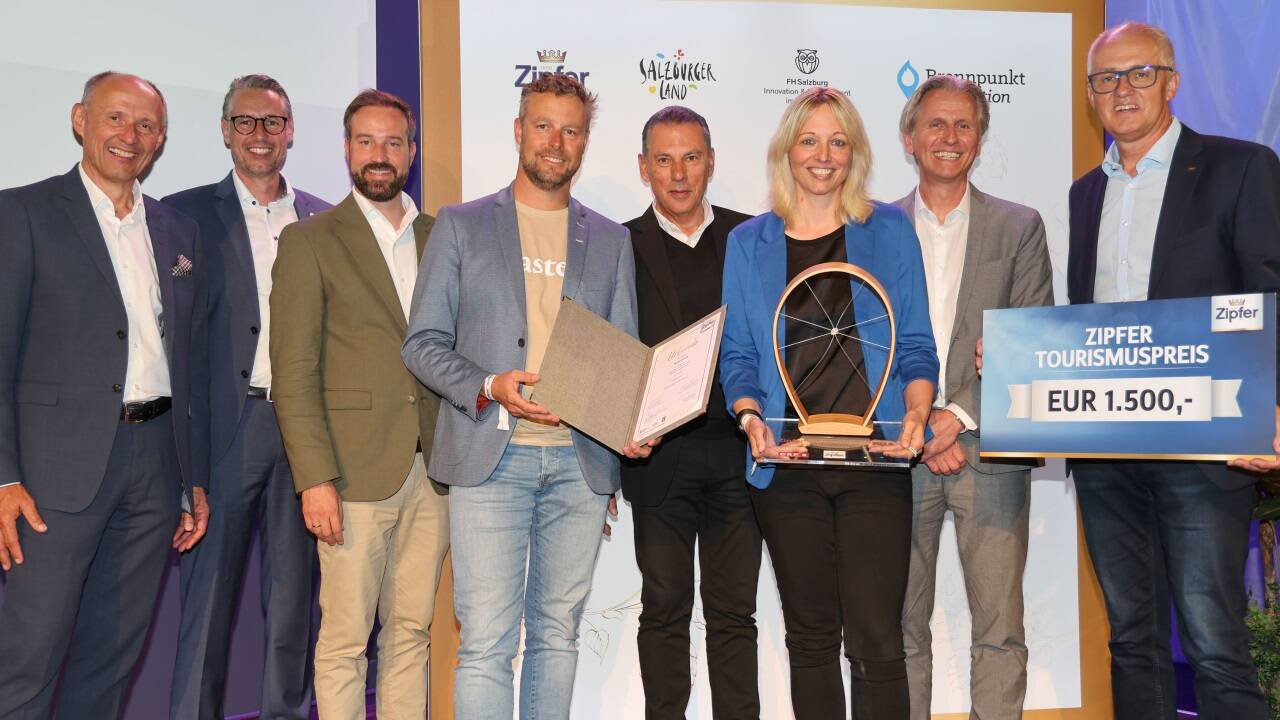 Der zweite Platz ging an das Musikprojekt Wald:Klassik. Im Bild: SLTG-Chef Leo Bauernberger, FH-Rektor Dominik Engel, LH-Stv. Stefan Schnöll, Stefan Wildling, Gerd Schneider (ORF), Eva Irnberger, Markus Lassnig und Günter Hinterholzer (Brauunion). Der zweite Platz ging an das Musikprojekt Wald:Klassik. Im Bild: SLTG-Chef Leo Bauernberger, FH-Rektor Dominik Engel, LH-Stv. Stefan Schnöll, Stefan Wildling, Gerd Schneider (ORF), Eva Irnberger, Markus Lassnig und Günter Hinterholzer (Brauunion).