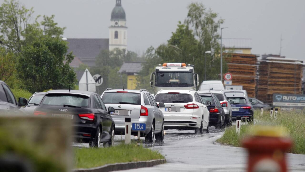 Ausweichverkehr in Kuchl. 