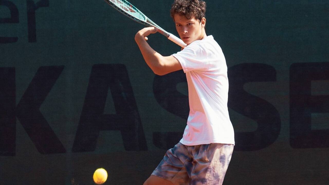 Dario Navarro gewann gegen Ex-Davis-Cupper Gerald Mandl.  Dario Navarro gewann gegen Ex-Davis-Cupper Gerald Mandl.
