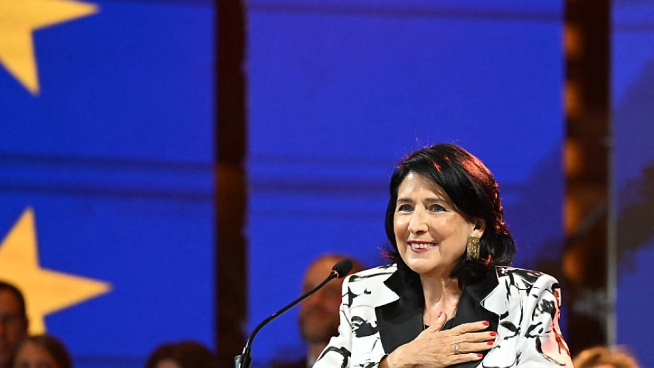 Georgische Präsidentin stellt sich gegen Parlamentsmehrheit 