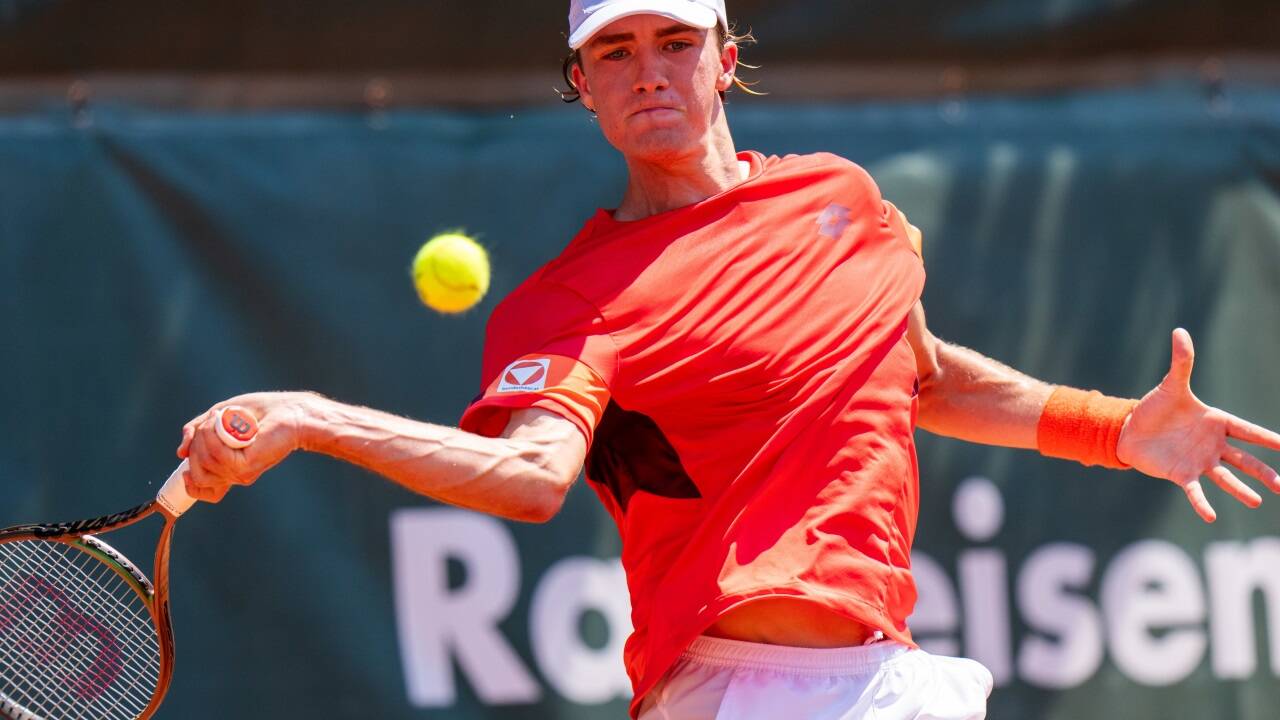 Lukas Neumayer fordert Diego Schwartzman. 