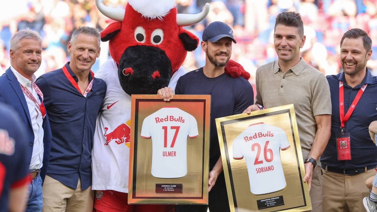 Emotionsreicher Abschied von Andreas Ulmer mit Überraschungsgast Jonatan Soriano.  Emotionsreicher Abschied von Andreas Ulmer mit Überraschungsgast Jonatan Soriano.