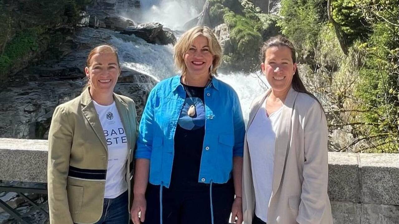Sie setzen sich für das Thermalwasser ein: Johanna Erharter-Blumschein, Brigitte Rißlegger und Birgit Dreier von der Initiative Gasteinkraft (v. l. n. r.). 