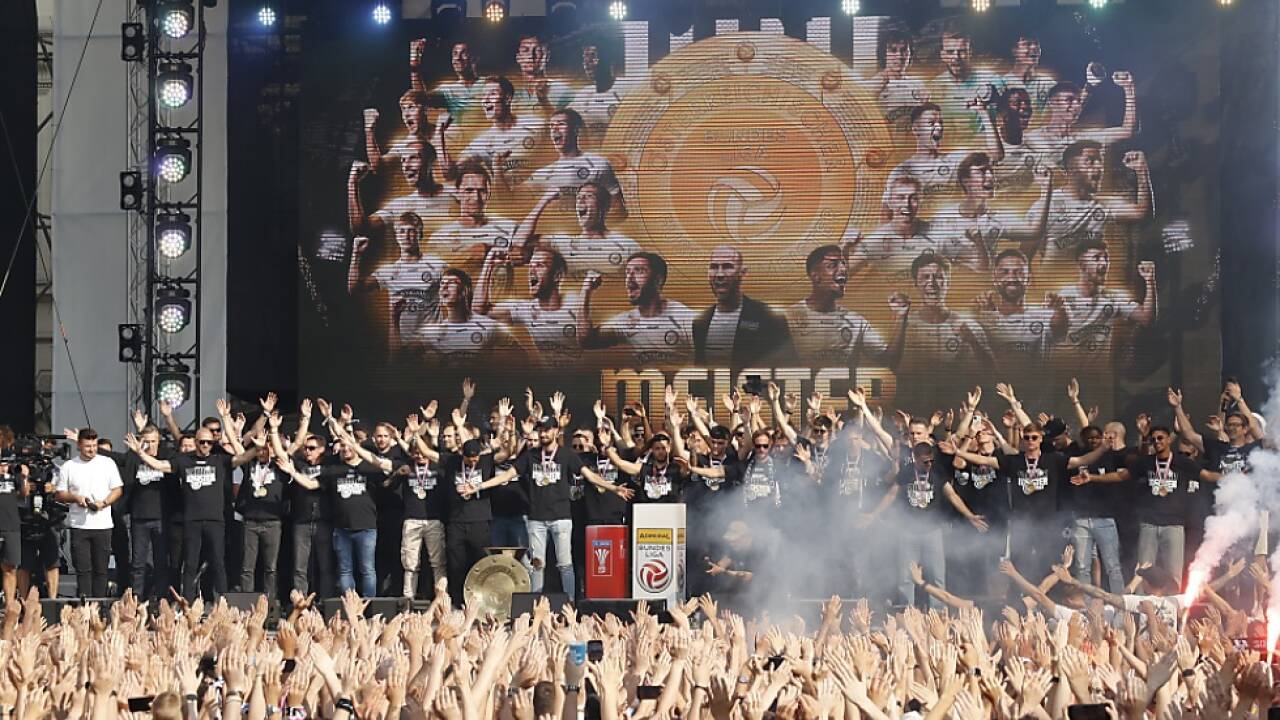 Sturm feierte das Double mit den Fans.  Sturm feierte das Double mit den Fans.
