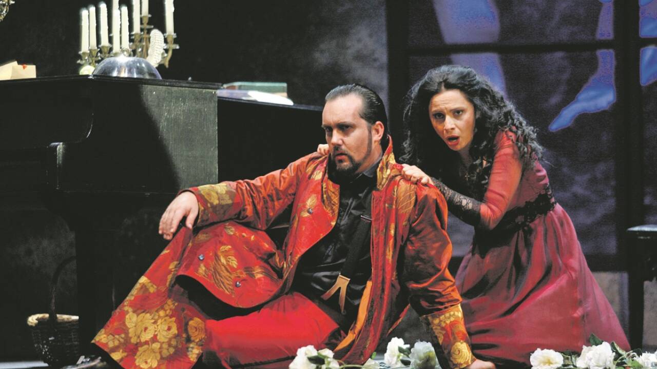 Thomas Rettensteiner brillierte am Theater Hof als Scarpia neben seiner Bühnenpartnerin Rossana Potenza. 