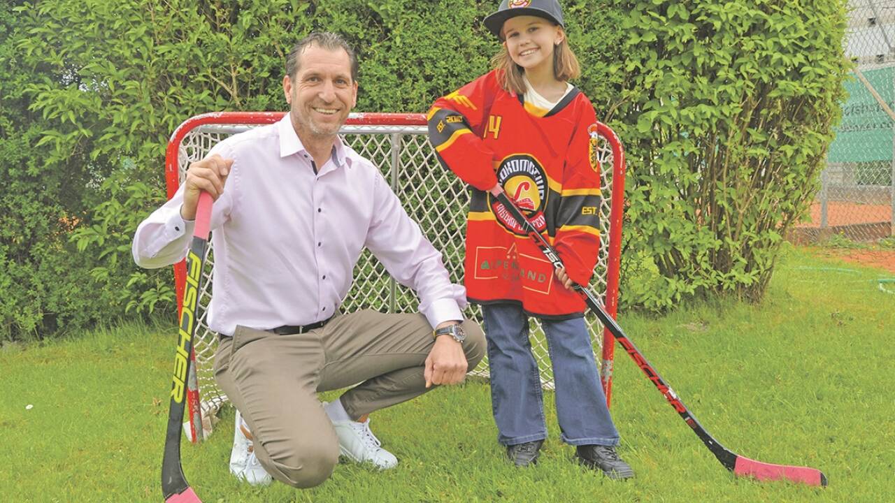 Christian Enzbrunner und Emma Hala freuen sich auf den packenden Sportsommer des ESV Lokomotive Bischofshofen. 