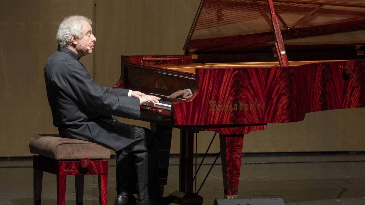 András Schiff im Haus für Mozart. András Schiff im Haus für Mozart.